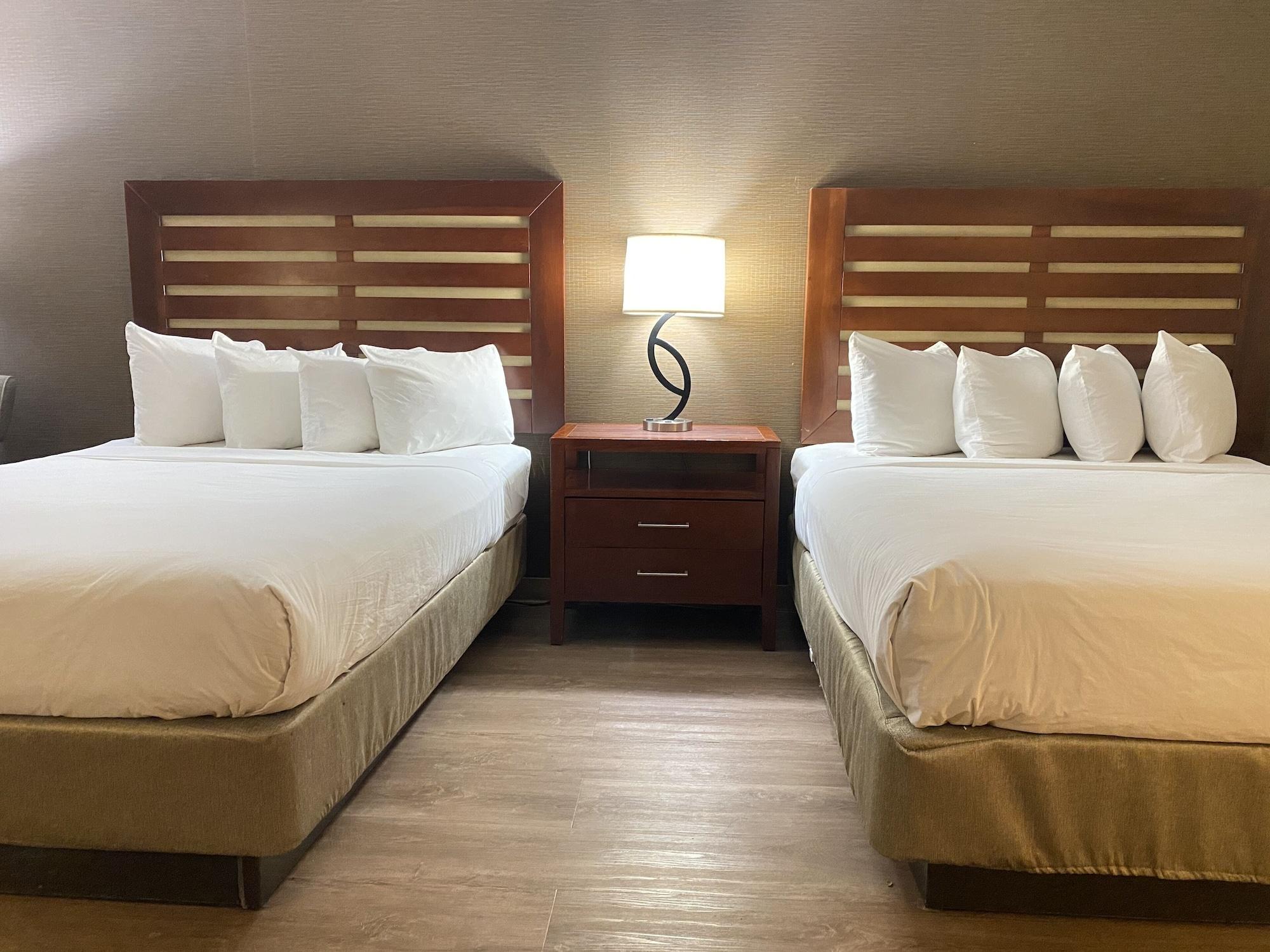 Wyndham Garden Airport Hotel Cascade