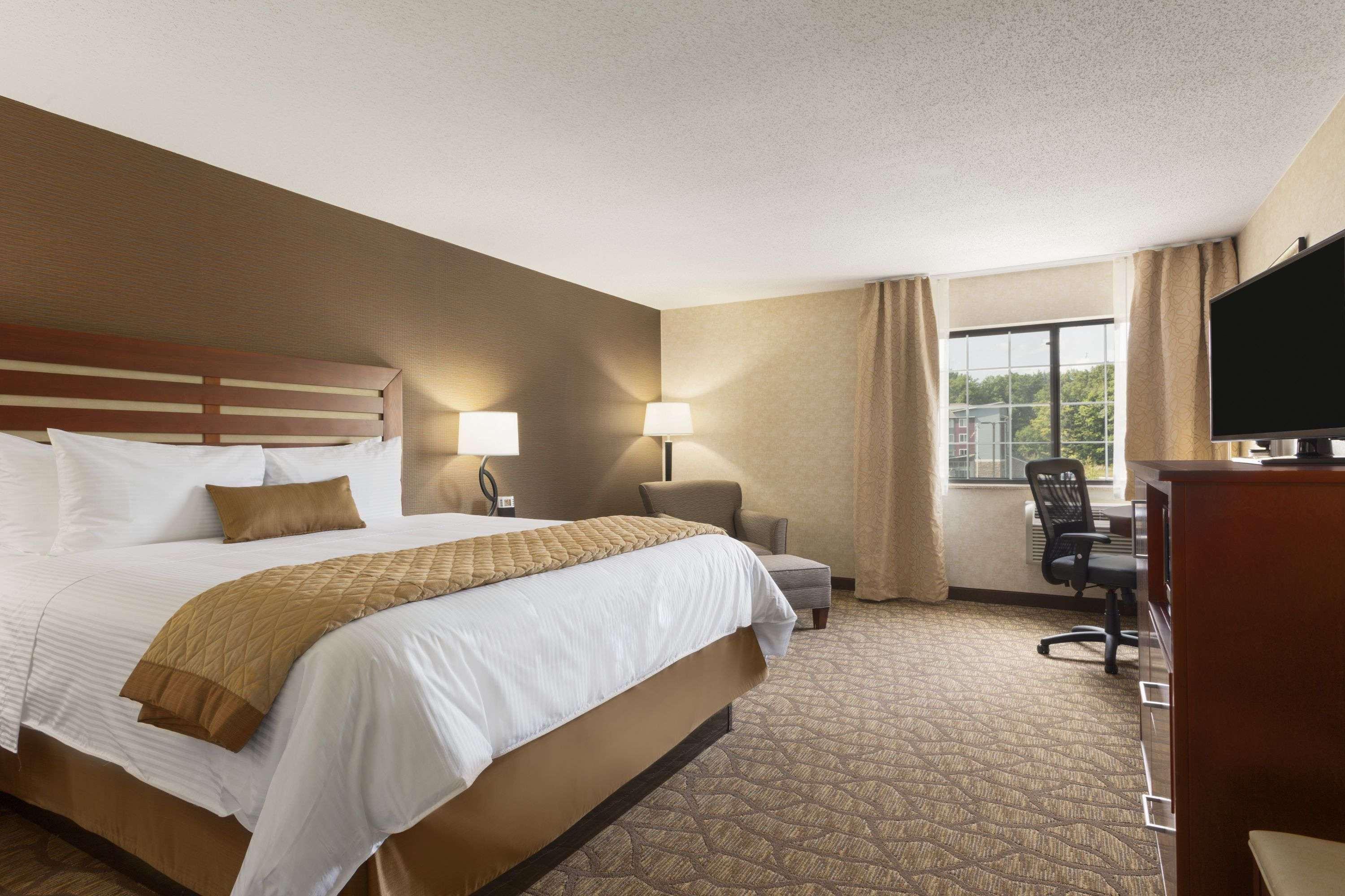 Wyndham Garden Airport Hotel Cascade