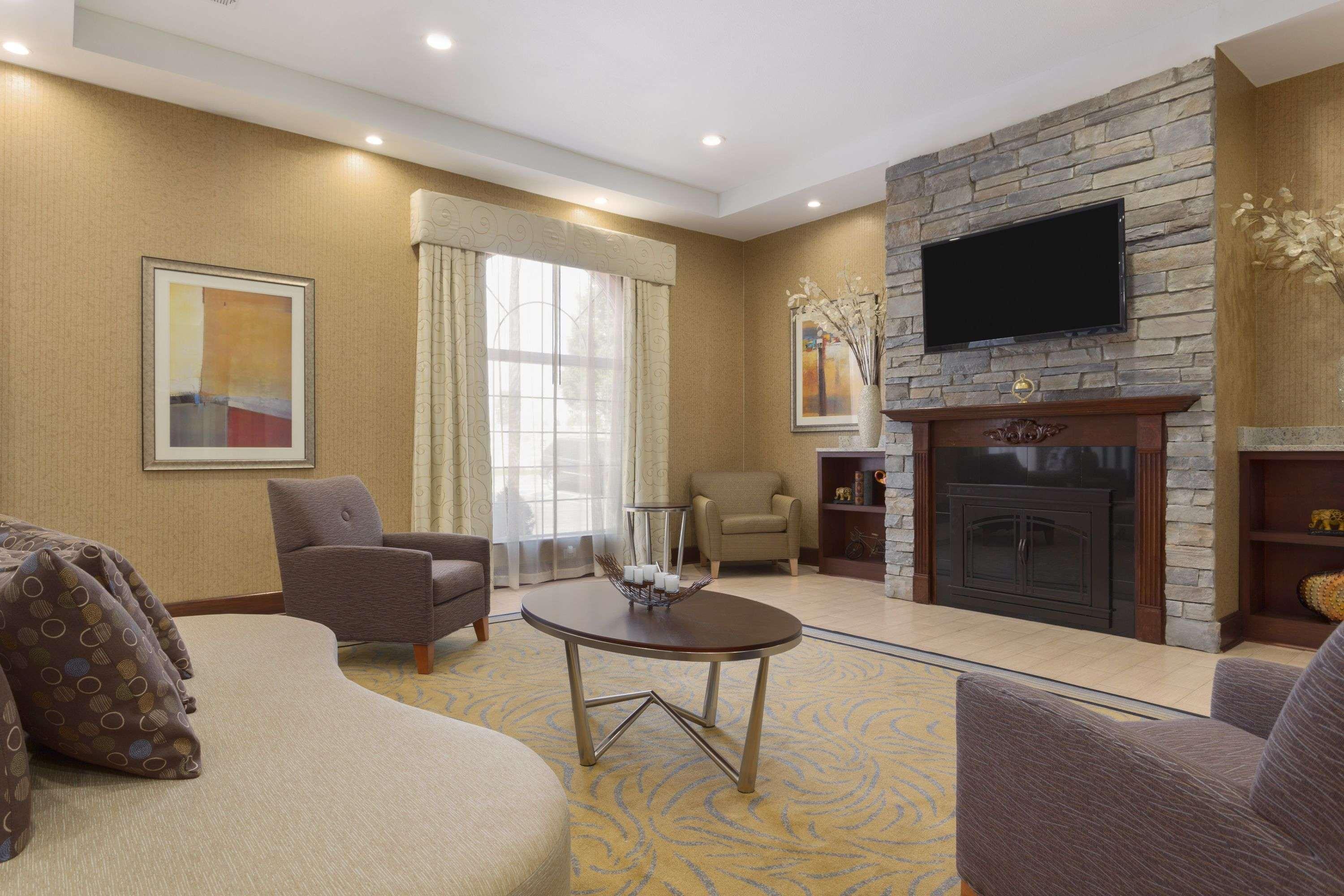 Wyndham Garden Airport Hotel Cascade